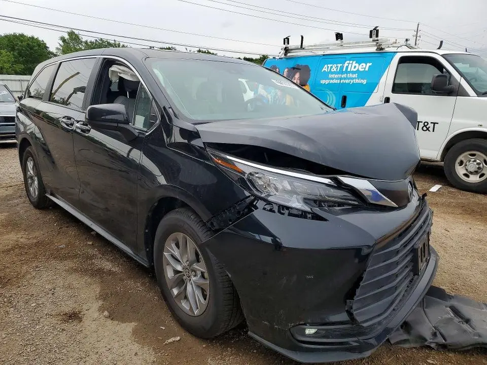 2025 TOYOTA SIENNA XLE 7-PASSENGER  