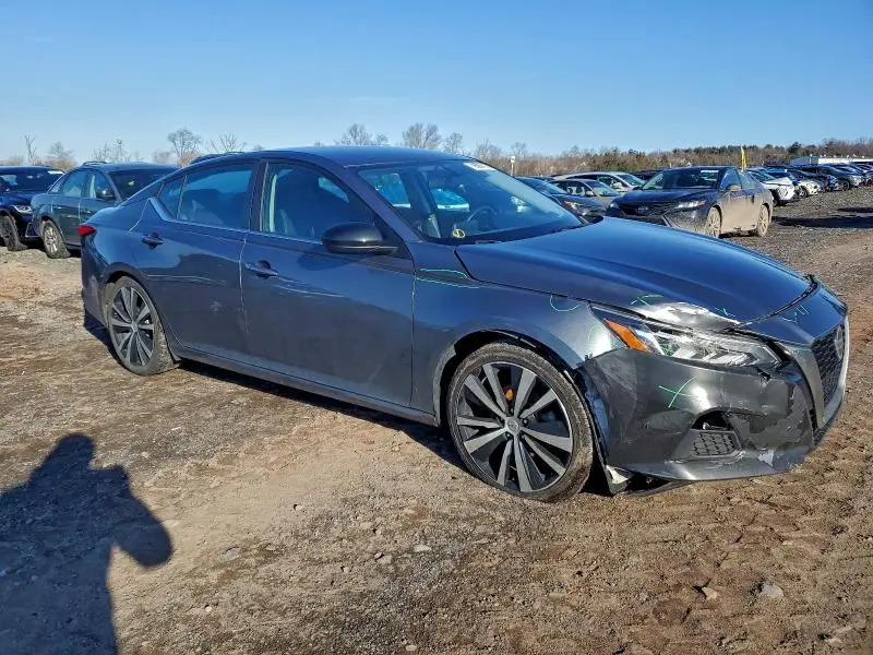 2019 NISSAN ALTIMA SR  