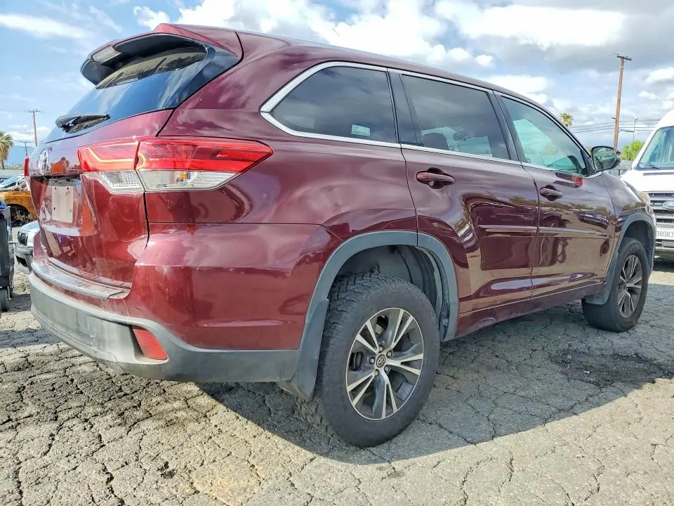 2017 TOYOTA HIGHLANDER LE  