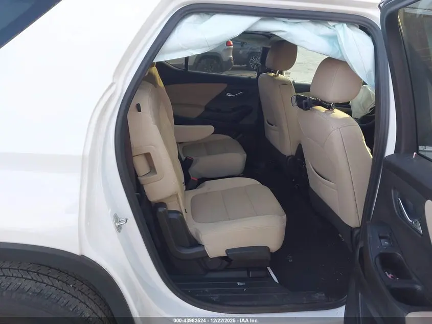 2023 CHEVROLET TRAVERSE FWD LT CLOTH