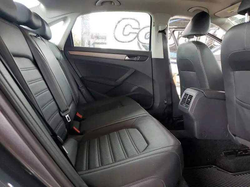 2015 VOLKSWAGEN PASSAT SE  