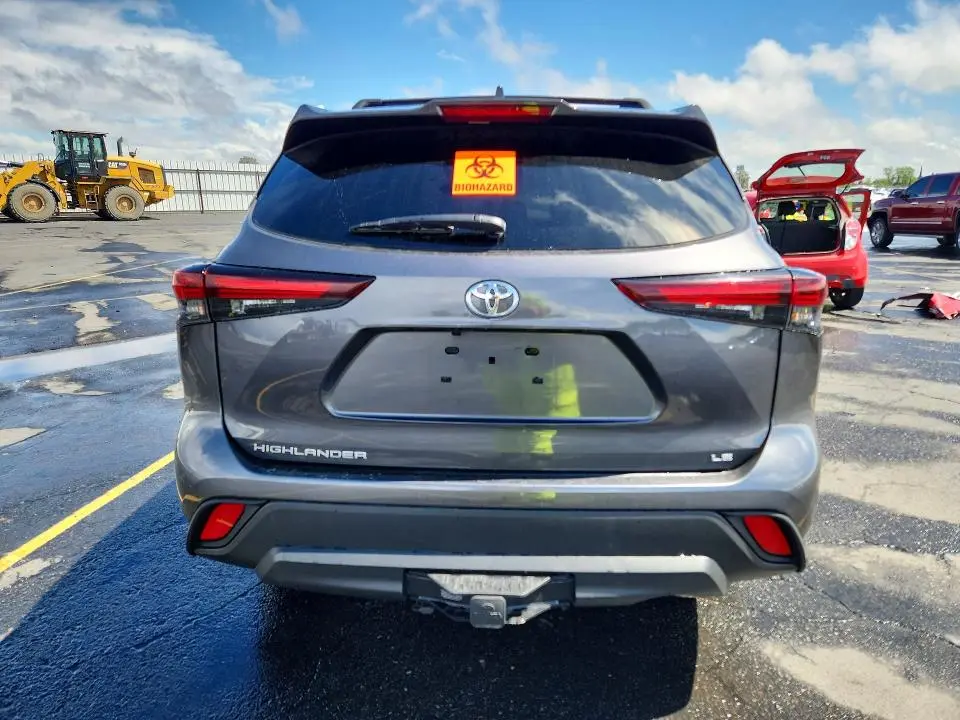 2024 TOYOTA HIGHLANDER LE  