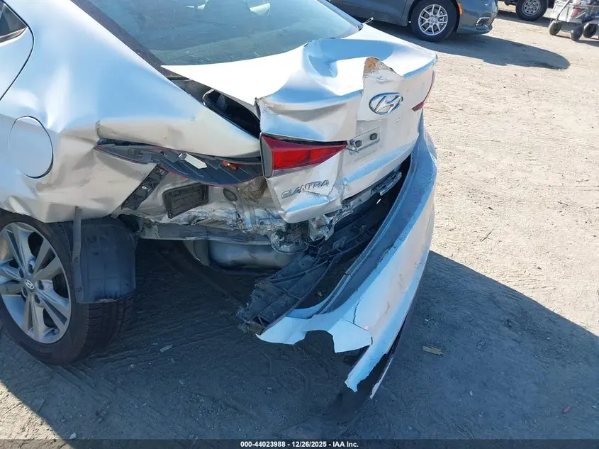 2017 HYUNDAI ELANTRA SE