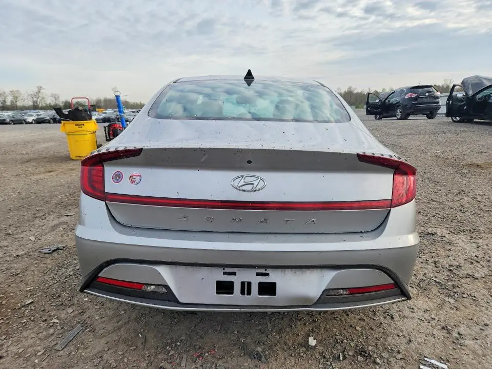 2021 HYUNDAI SONATA SE  