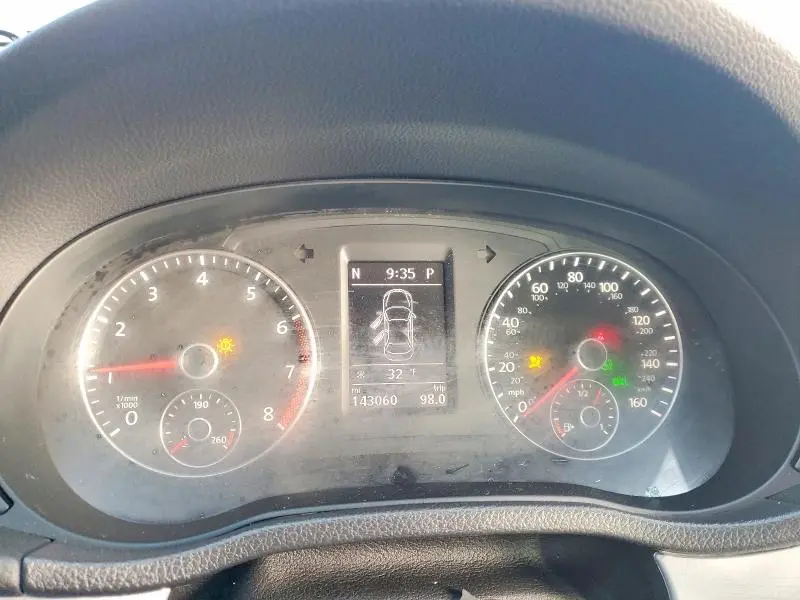 2013 VOLKSWAGEN PASSAT SE  