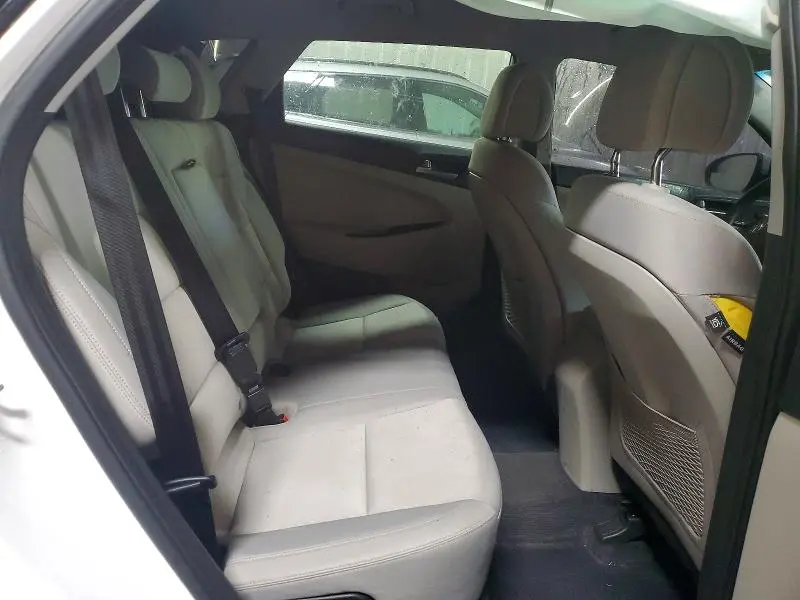2018 HYUNDAI TUCSON SE  