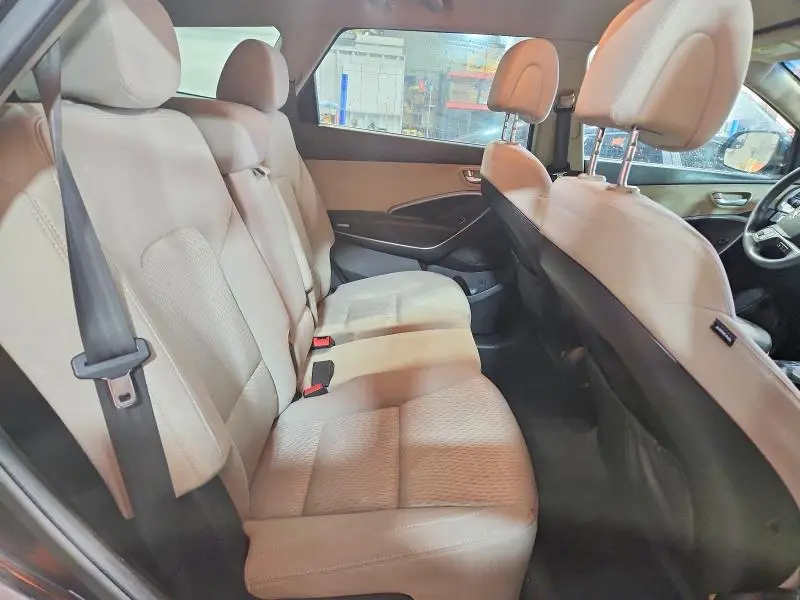 2017 HYUNDAI SANTA FE SE  