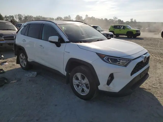 2021 TOYOTA RAV4 XLE  