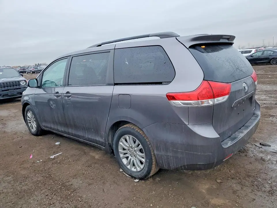 2014 TOYOTA SIENNA XLE 8-PASSENGER  