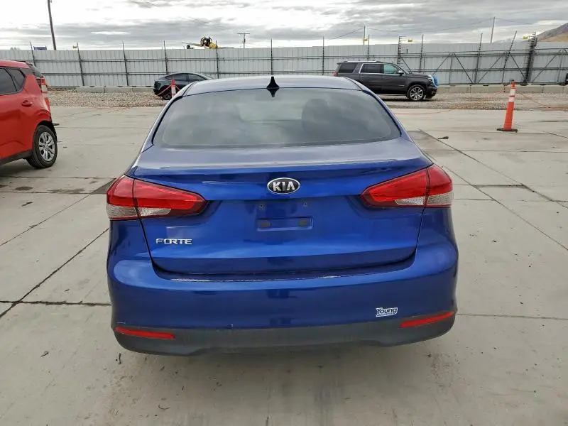 2017 KIA FORTE LX  