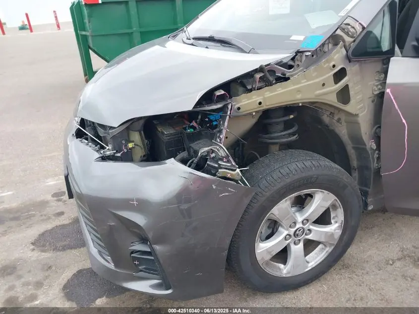 2019 TOYOTA SIENNA LE 8 PASSENGER
