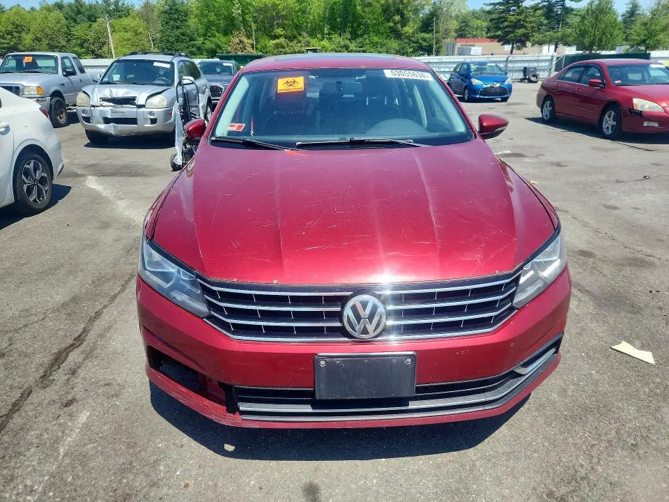 2016 VOLKSWAGEN PASSAT SE  