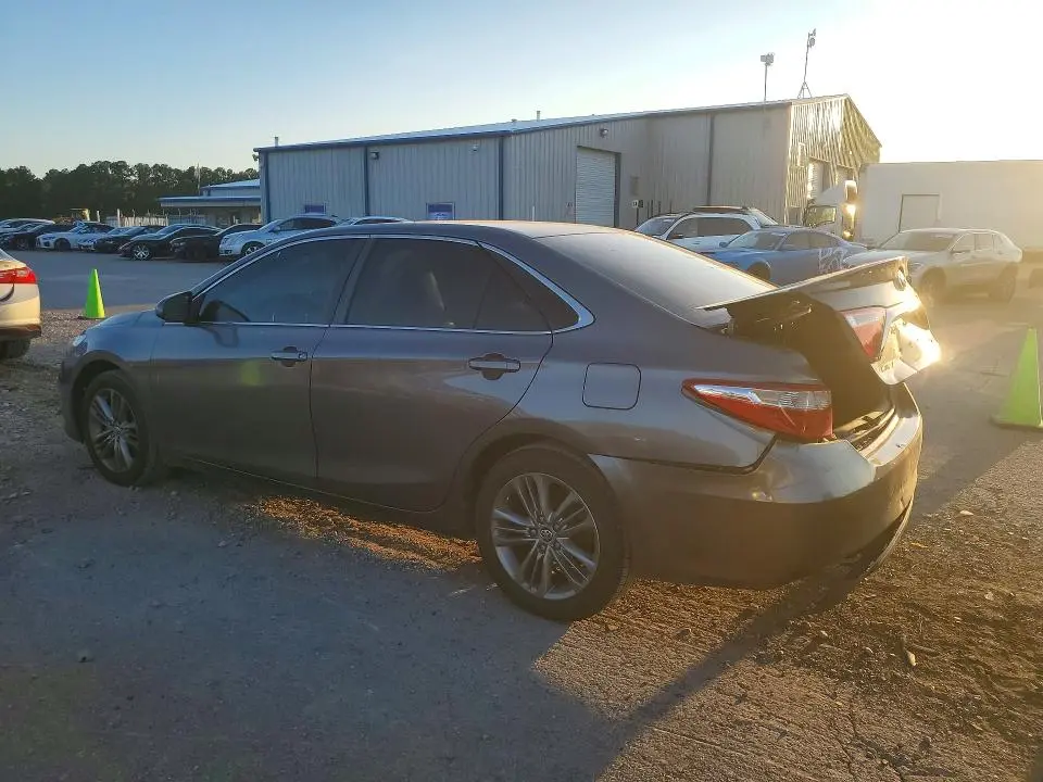 2015 TOYOTA CAMRY SE  