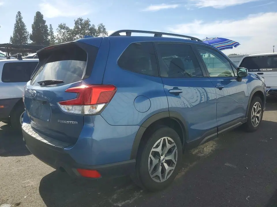 2022 SUBARU FORESTER PREMIUM  