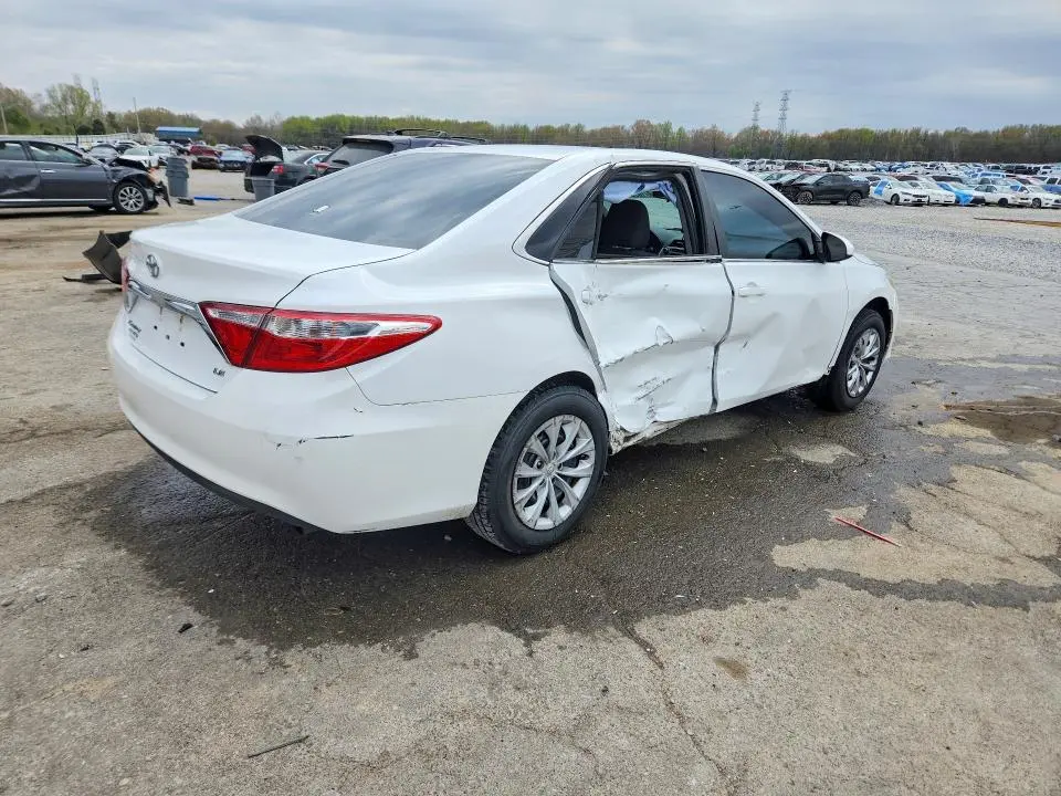 2016 TOYOTA CAMRY LE  