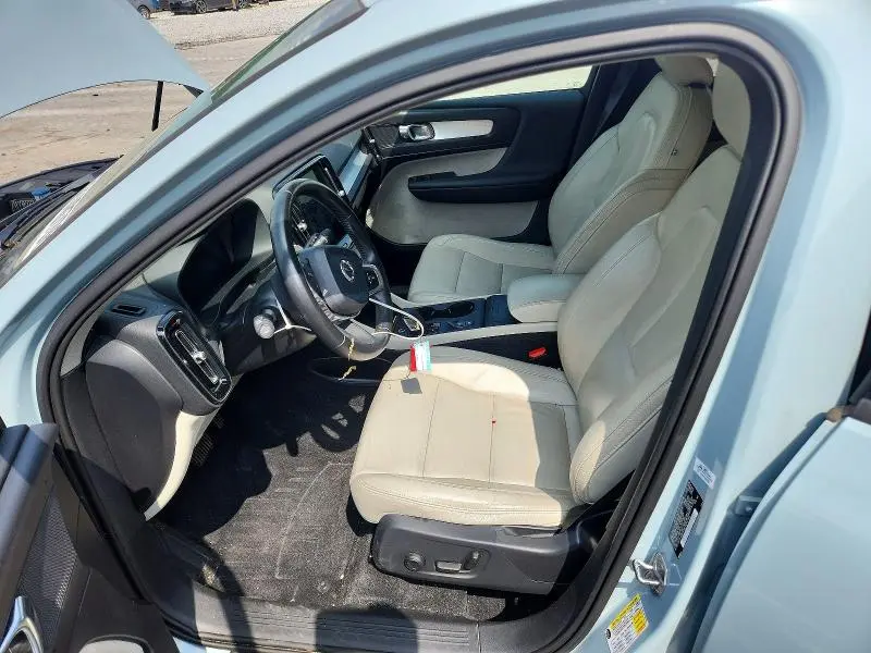 2019 VOLVO XC40 T5 MOMENTUM  