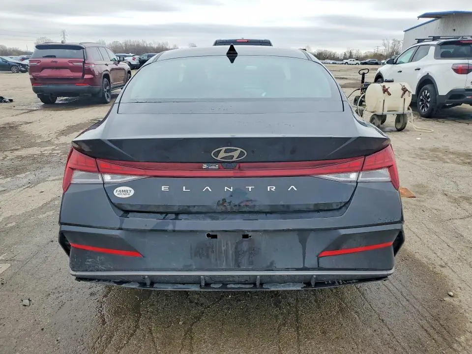 2025 HYUNDAI ELANTRA SEL  