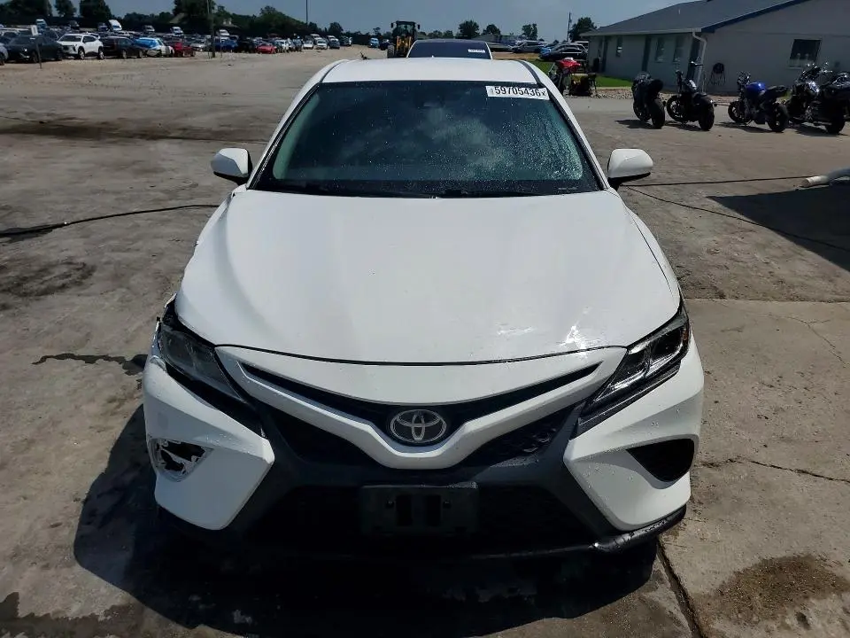 2019 TOYOTA CAMRY SE  