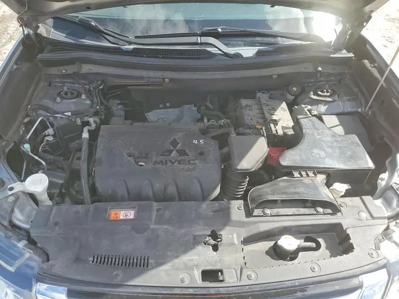 2016 MITSUBISHI OUTLANDER SE  