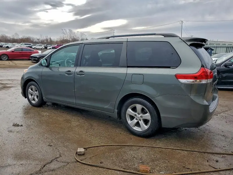 2014 TOYOTA SIENNA LE  