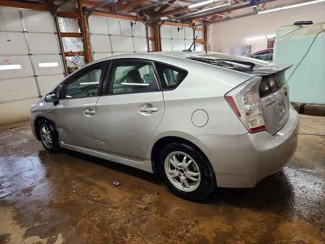 2010 TOYOTA PRIUS III  