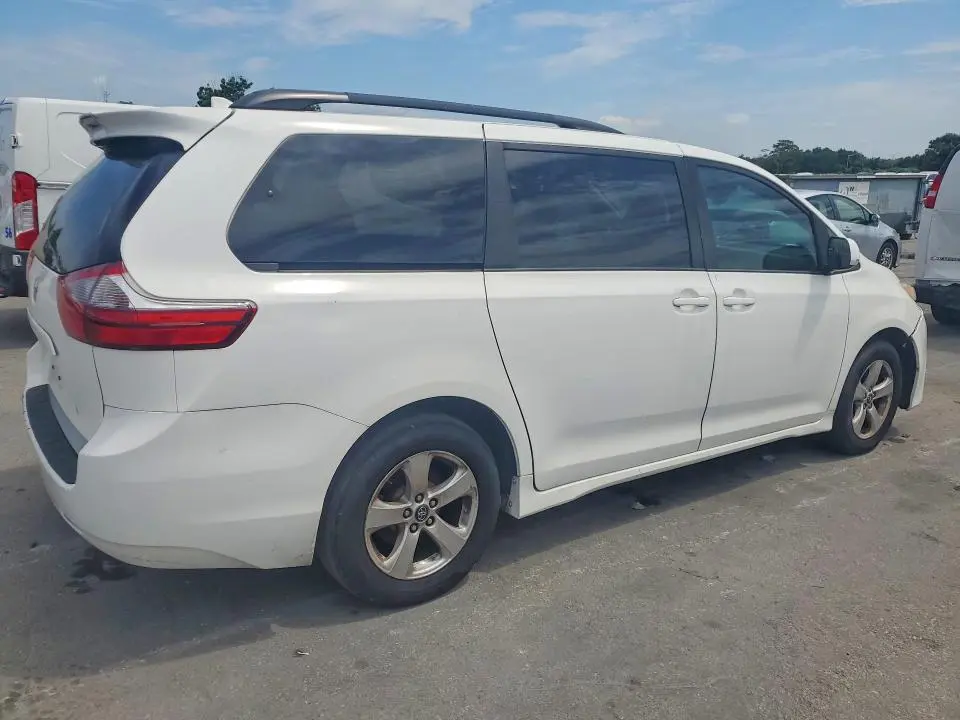 2020 TOYOTA SIENNA LE  