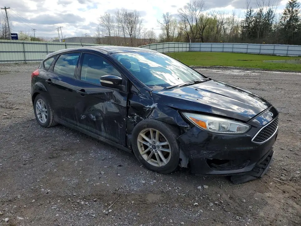 2015 FORD FOCUS SE  