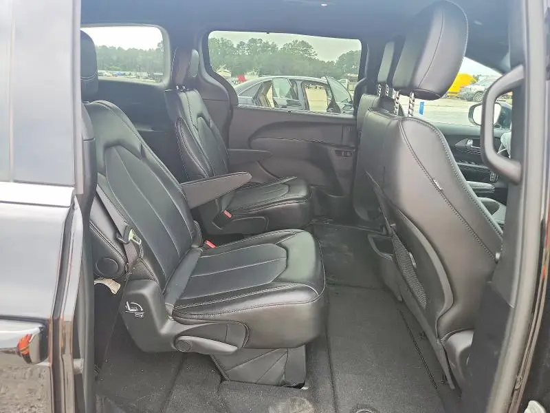 2025 CHRYSLER VOYAGER   