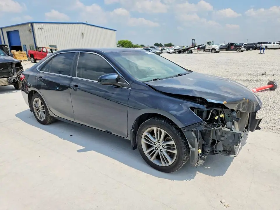 2016 TOYOTA CAMRY SE  