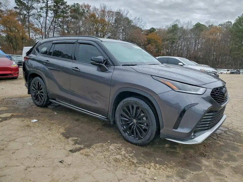 2024 TOYOTA HIGHLANDER LE  