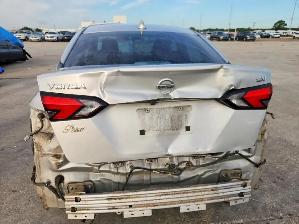 2020 NISSAN VERSA SV  