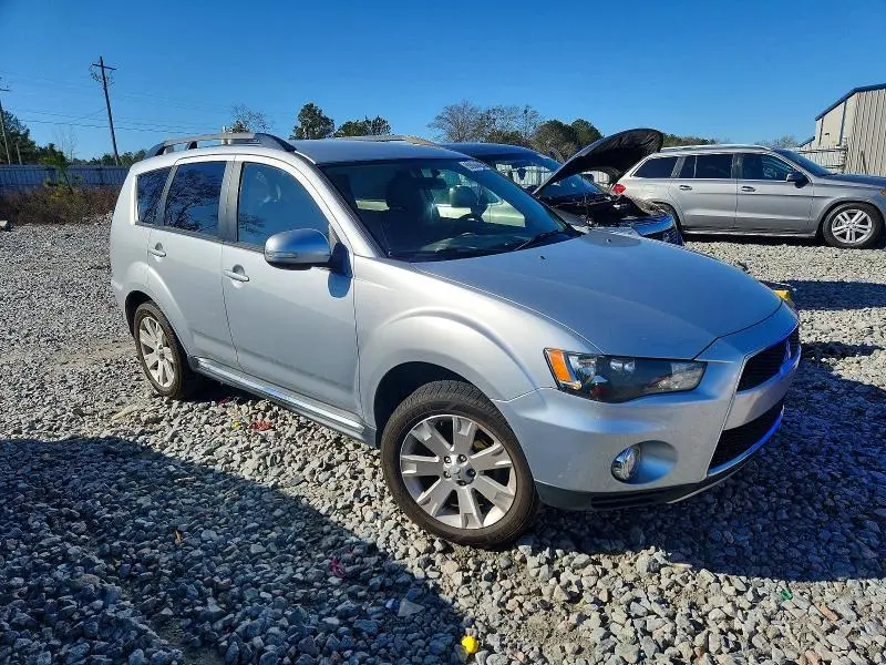 2013 MITSUBISHI OUTLANDER SE  