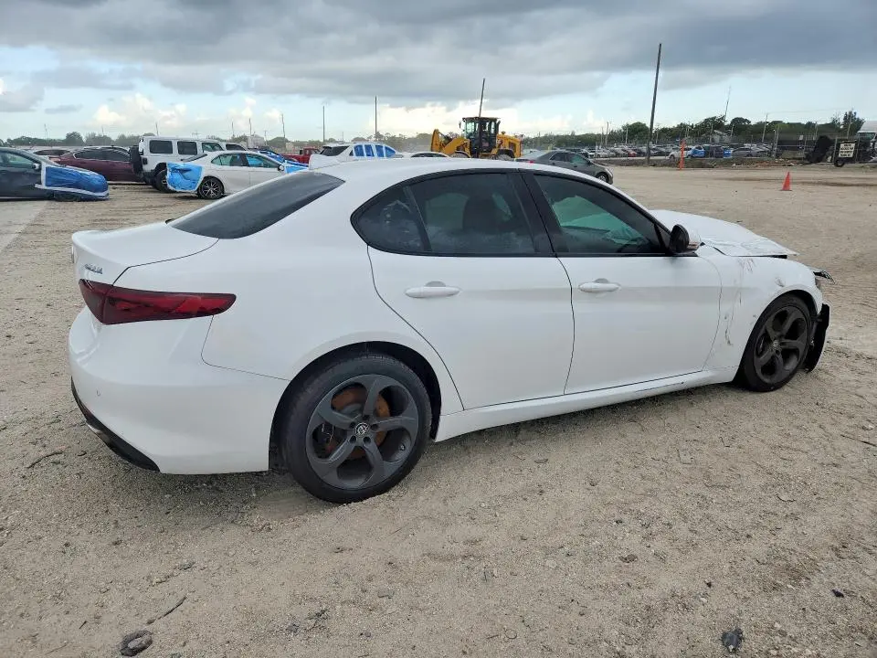 2017 ALFA ROMEO GIULIA   