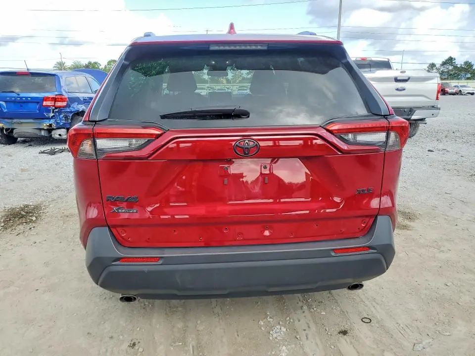 2025 TOYOTA RAV4 XLE  