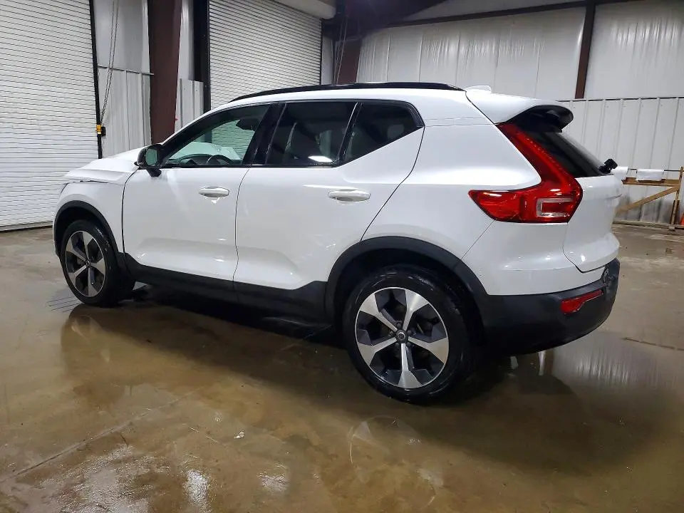 2023 VOLVO XC40 PLUS  