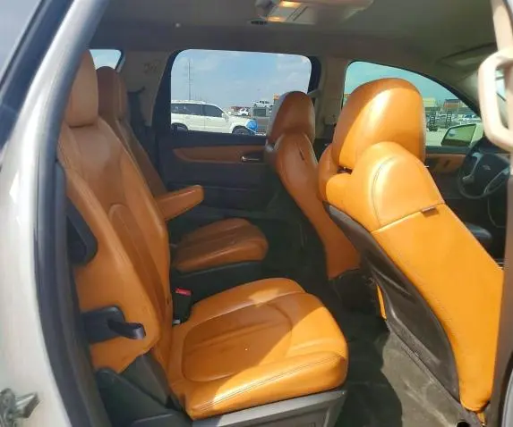 2014 CHEVROLET TRAVERSE LT  