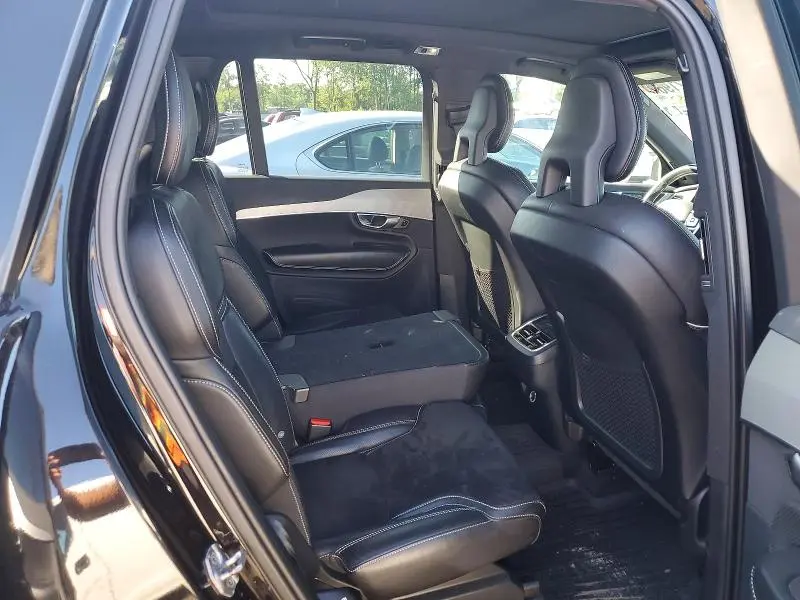 2017 VOLVO XC90 T6  