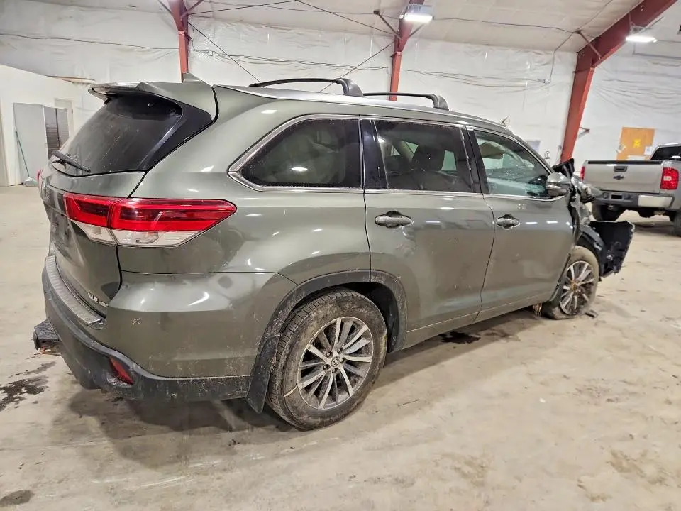 2017 TOYOTA HIGHLANDER XLE  