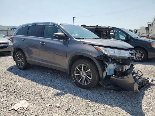 2019 TOYOTA HIGHLANDER SE  