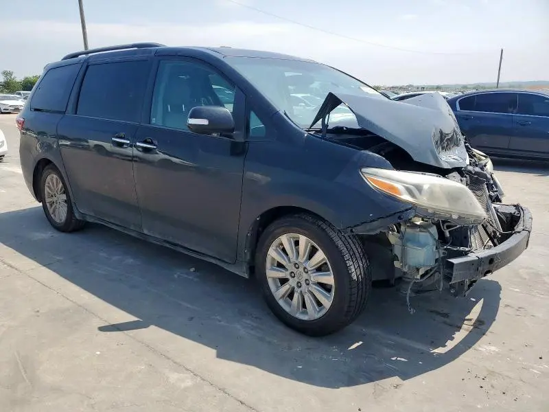 2015 TOYOTA SIENNA XLE  