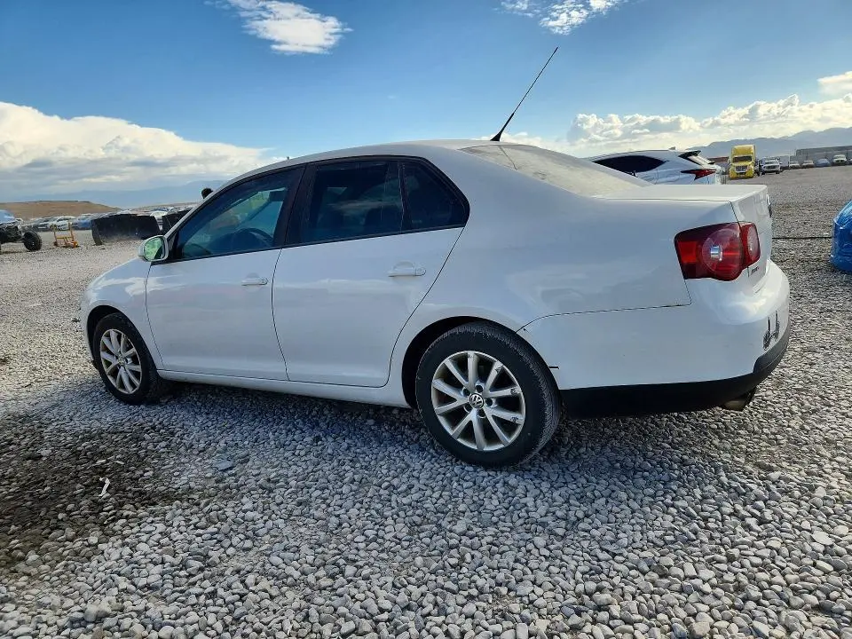 2010 VOLKSWAGEN JETTA LIMITED  