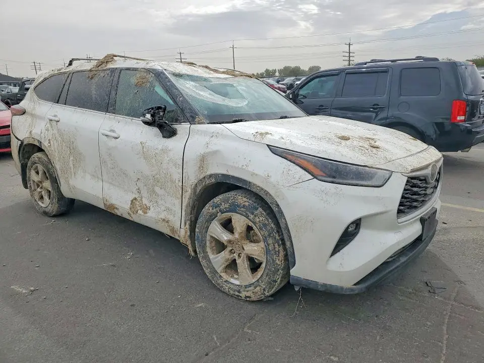 2021 TOYOTA HIGHLANDER LE  