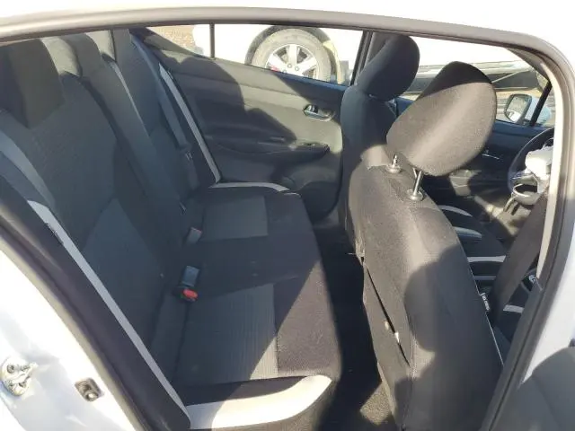 2022 NISSAN VERSA SV  