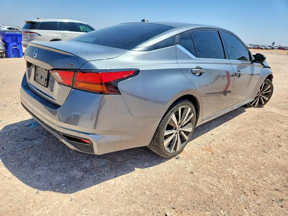 2022 NISSAN ALTIMA SR  