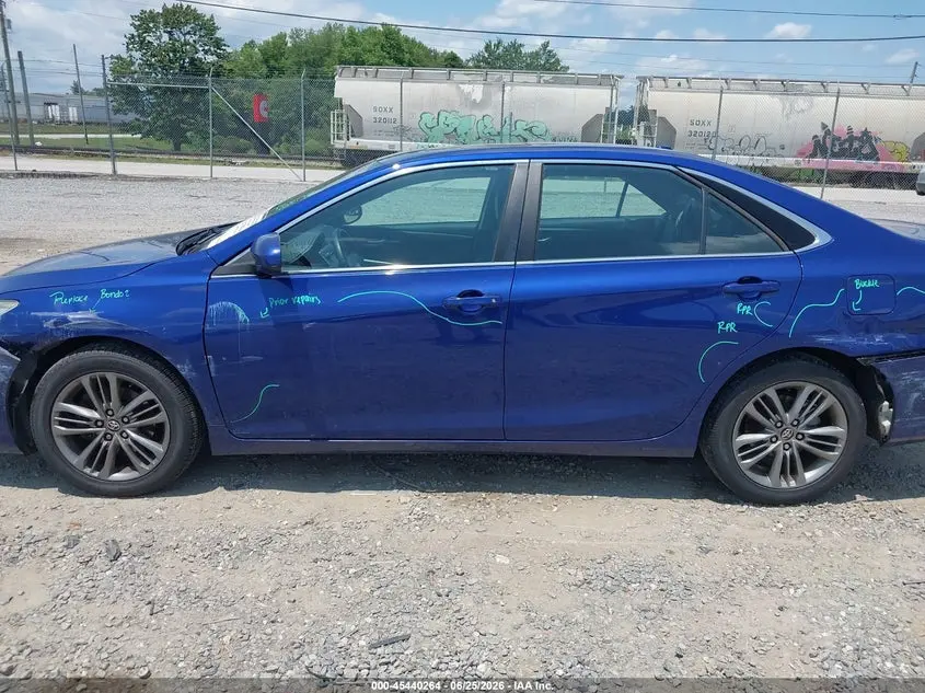 2015 TOYOTA CAMRY SE