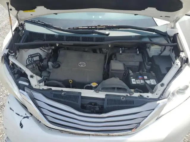 2015 TOYOTA SIENNA XLE  