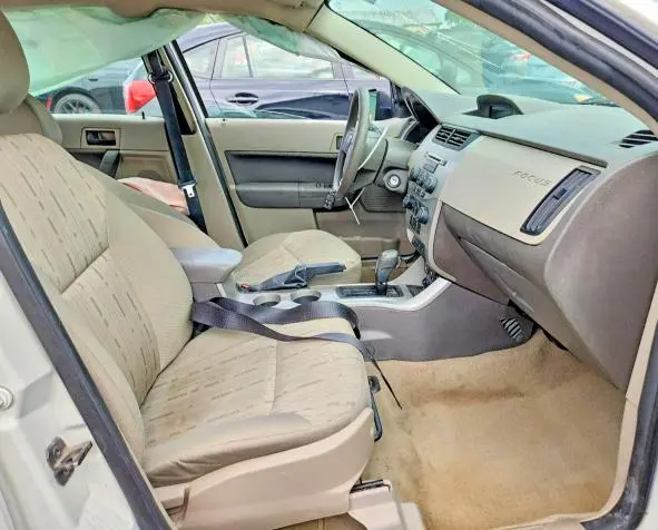 2011 FORD FOCUS SE  