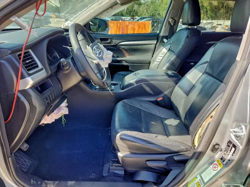 2016 TOYOTA HIGHLANDER LE  