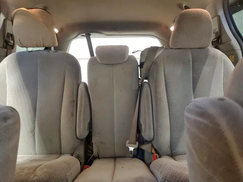 2011 TOYOTA SIENNA LE 8-PASSENGER  