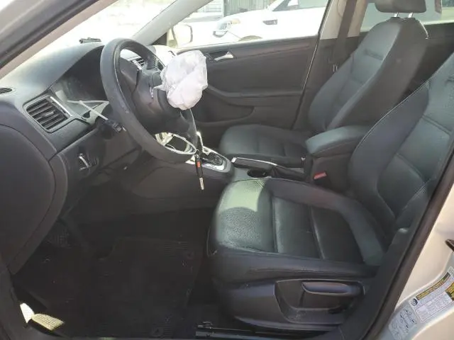 2011 VOLKSWAGEN JETTA SE  